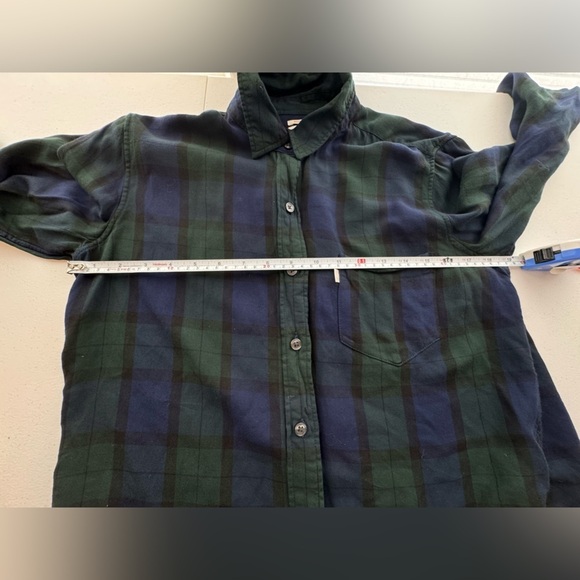 Levi's Women's Size Small Plaid Flannel 
Boyfriend Shirt - Picture 7 of 7